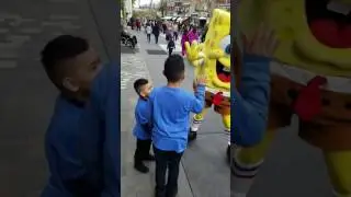 2 Lucky kids meet SPONGE BOB at universal studios