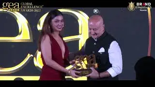 Divya Agarwal Won GEA2022 For Best Actor OTT - Female for 