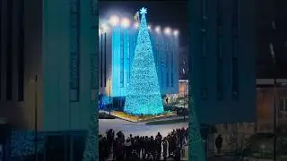 dynamo miracle magic tricks flying over Christmas tree