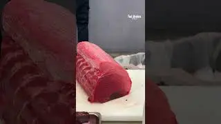 Watch this perfect akami cut melt your eyes #BluefinTuna #AkamiCut #SushiLovers #SeafoodArt