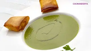 Crema de borraja con paquetitos de masa brick de queso // Karlos Arguiñano
