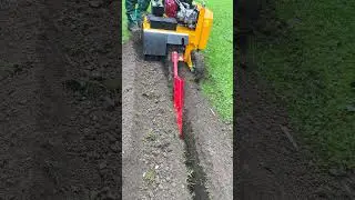 Fr&auml;sen eines Grabens f&uuml;r ein Erdkabel