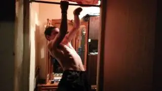 5 подтягиваний на одной! / 5 one arm pull-ups (chin-ups).