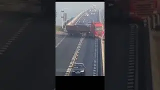 Massive Semi Truck Jackknifes, Blocks Highway in Wild Traffic Chaos #omg #shorts #viral