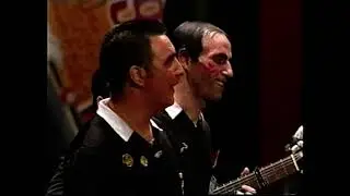 Chirigota  Los bordes del área.