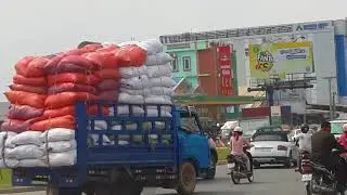 Amazing view along the street from Tuol Kork to Chom Chao, Phnom Penh, Cambodia 3