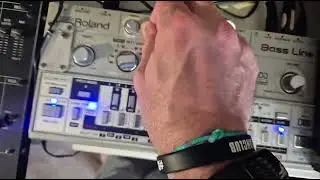 x0xb0x, din sync JP-ONE, Roland TB-303x2, TR-707, S1 Tweak Acid Techno Breaks