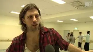 Lär dig Eric Saade-dansen inför Eurovision!