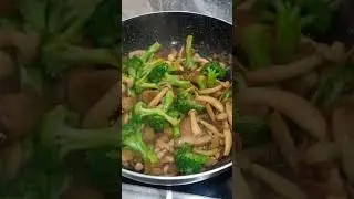 White Beech Mushroom Broccoli Stirfry