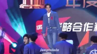160409 Top Chinese Music_Members helped Jongin a lot