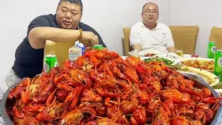 为一口正宗小龙虾狂飙700公里！，当地人才懂的盱眙龙虾摊，鲜到手指嗦秃噜皮 👋【胖猴仔】