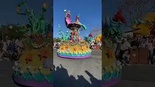 🇺🇸Ariel & Sebastian from The Little Mairmad #festivaloffantasy #parade #waltdisneyworld #shorts