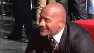 Dwayne Johnson the Rock a enfin son &eacute;toile sur Hollywood boulevard 2017