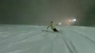 2026年1月11日の18時！新雪パウダーの岩原ナイター　今一度天気予報を確認し、風がおさまるタイミングを見計らって、岩原のボトム・フロントコースでも新雪パウダーに出会えました！パウダースノーを満喫