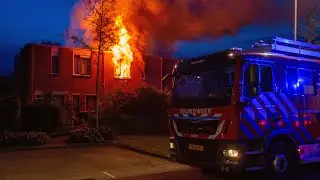 Uitslaande Woningbrand aan de Delta in Huizen