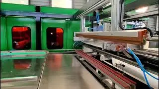 Full automatic bottle bagging machine.