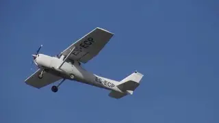 Aeronautikaklubi Cessna 150M Taxi, Takeoff, Touch And Go in Tallinn