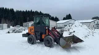 K&ouml;p Hjullastare Weili ZL10A med redskap p&aring; Klaravik