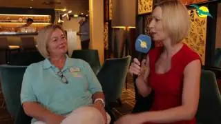 Kreuzfahrtdirektorin Manuela Bzdega von MS AMADEA plaudert aus N&auml;hk&auml;stchen I Phoenix Reisen TV # 72