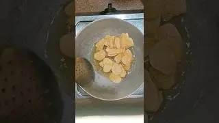 homemade aalo chips😋#recipe #reels #cooking