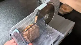 Bestron Brotschneidemaschine, mit RSG Edelstahlklinge &ndash; Made in Germany, Schneidet zuverl&auml;ssig Brot