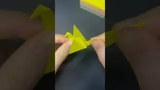 How to make a flapping bird #origamiforeveryone #diy #papercraftorigami #origamidiy #stickynotes