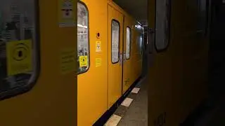 Ein und Ausfahrt vom F92/F87 am U-Bahnhof Hallesches Tor U6 U-Bahn Berlin