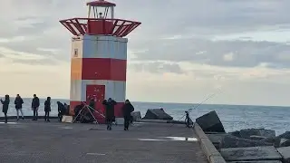 27.12.22 Lighthouse Beachwalk #scheveningen #surfers #waves #lighthouse