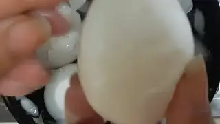 Hot Boiling Eggs Vinegar Salt then Peeling with icecold #asmr #satisfying