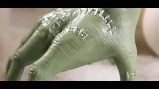 Crawling Severed Hand Halloween Prop &ndash; Sound Activated Scare in Green Zombie Style!