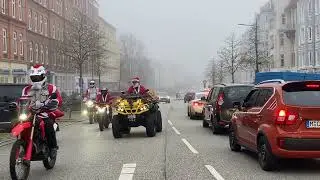 KIEL X-MAS RIDE 2025 rund 1.300 Weihnachtsmänner auf Motorrädern fahren auf der Holtenauer Straße