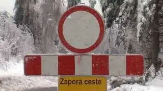 Z reševalci smo se prebili do Banjške planote, kjer 60 gospodinjstev živi v izrednih razmerah