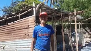Gracias a suscriptor le hice entrega de láminas a tony águilas en chirilagua san miguel 