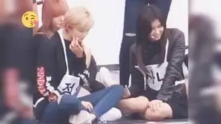Tzuyu, sana, jung yeon apa yang kalian lakukan? Hahaha