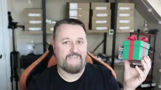 Подарочная коробка с замком и скручивающейся красной лентой &mdash; отличное развлечение для упаковки п...