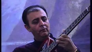 Mahmud İsmayil Oglu - O Qara Gozlerinin Qemzesi Yandirdi Meni (GİTARA )(KRASNOYARSK 2016)