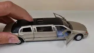 1999 Lincoln Town car stretch limousine