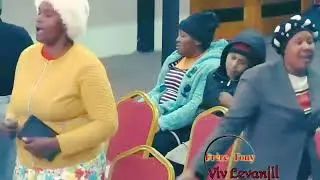 #Viv_Levanjil: Dlo Sentespri koule koule andedan mwen...