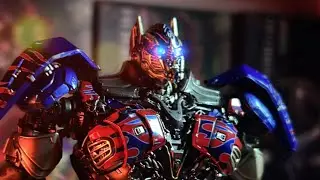 -SCOURGE vs Bayverse PRIME- (first &ldquo;long&rdquo; stopmotion) #transformers #scourge #optimusprime