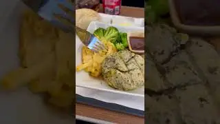 What I ate flying business class on an American Airlines international flight
