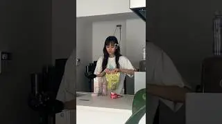 体型維持頑張ってる彼女の目の前に大好物を置いておいたら&hellip; #shorts