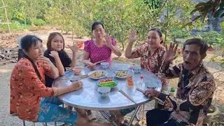 Đơn giản mà vui, dưới bóng cây làng 