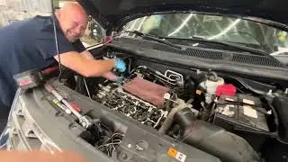 2017 Kia Sorrento fuel door INOP