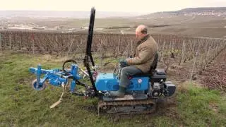 Rapidit&eacute; de changement des outils sur charrue du chenillard Vision