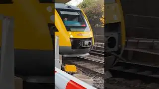 Zusammen gekuppelter RB 90 verl&auml;sst Niederschlelden Nord mit einem Lichtgru&szlig;