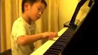 Garoto prod&iacute;gio de apenas 5 anos destruindo no piano