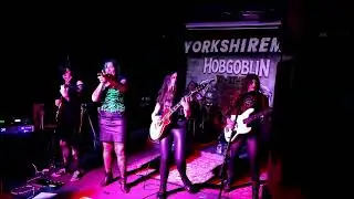 Bras N' Roses - It's So Easy (кавер GnR) Yorkshireman Rockbar - Шеффилд - 06/12/25 - 4K