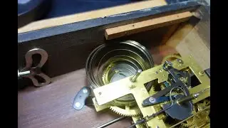 柱時計　ゼンマイ断裂の修理失敗動画です。(笑)　Old wall clock repair failure