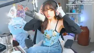 Bonnie sings Karaoke