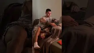 Ничего особенного, просто обычное положение Зевса 😂 /всегда рядом с хозяевами/